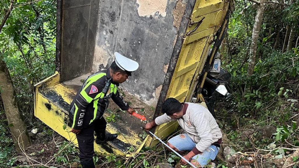 Dua Anak Tewas dalam Kecelakaan Dump Truk di Kupang, Rem Diduga Blong Akibat Kerusakan Komponen