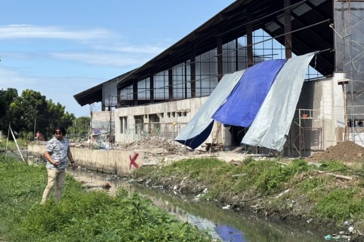 Nelayan dan Petani Tambak Keputih Laporkan Proyek Lapangan Padel ke Ombudsman