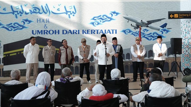 Wakil Ketua DPR Lepas 438 Jamaah Haji di Kertajati