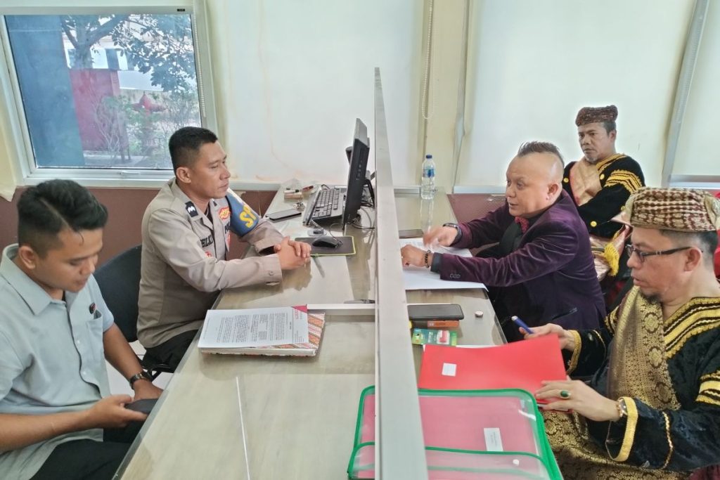 Pemangku Adat Minangkabau Laporkan Abu Janda ke Polda Sumbar Terkait Pernyataan “Sumbar Barbar”