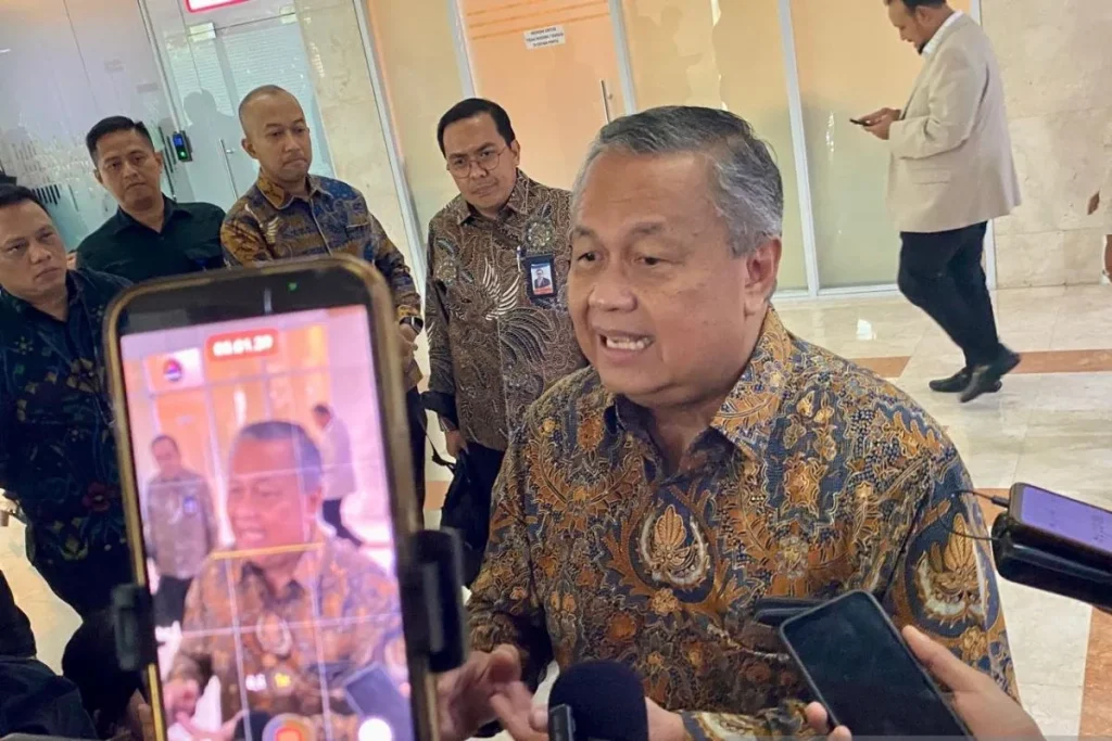 BI Rate Naik ke 5,5 Persen: Menjaga Rupiah atau Mengorbankan Pertumbuhan?