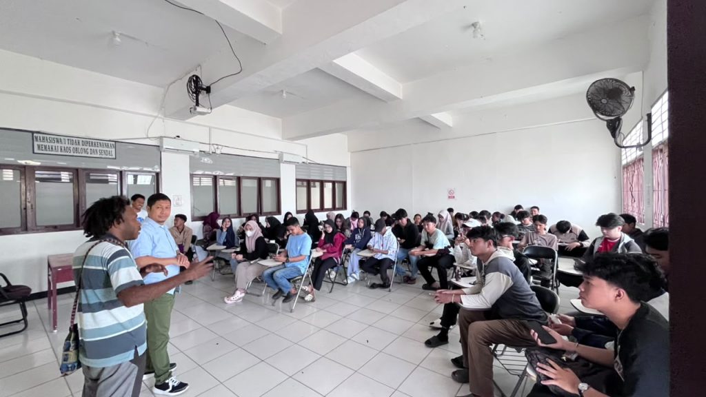 LPM Honai UNAMIN Sorong Sosialisasikan Dunia Jurnalistik kepada Mahasiswa Teknik Informatika