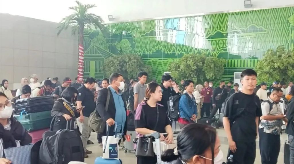 Asap Karhutla Ganggu Penerbangan, 30 Penerbangan di Bandara Supadio Batal