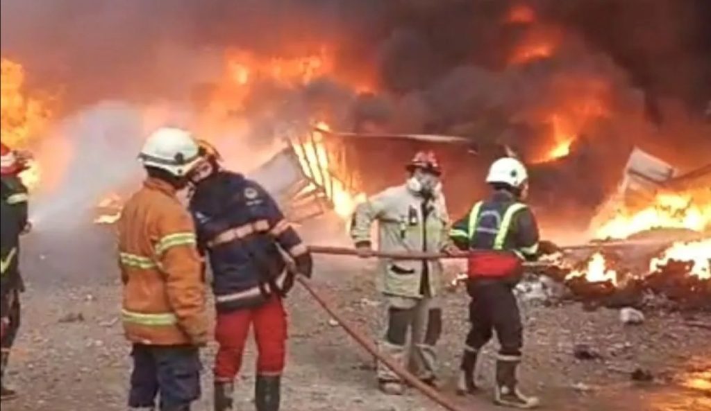 Gudang Pengolahan Biji Plastik di Bekasi Terbakar, Tujuh Armada Dikerahkan