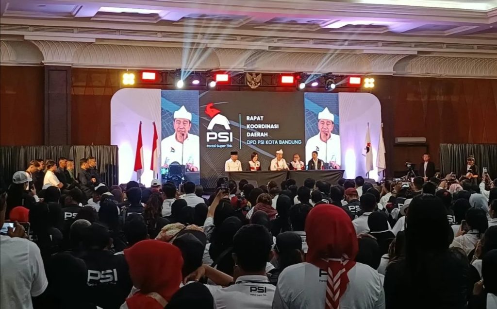 Jokowi Tunjukkan KTA PSI, Tegaskan Jadi Anggota Sejak Oktober 2025