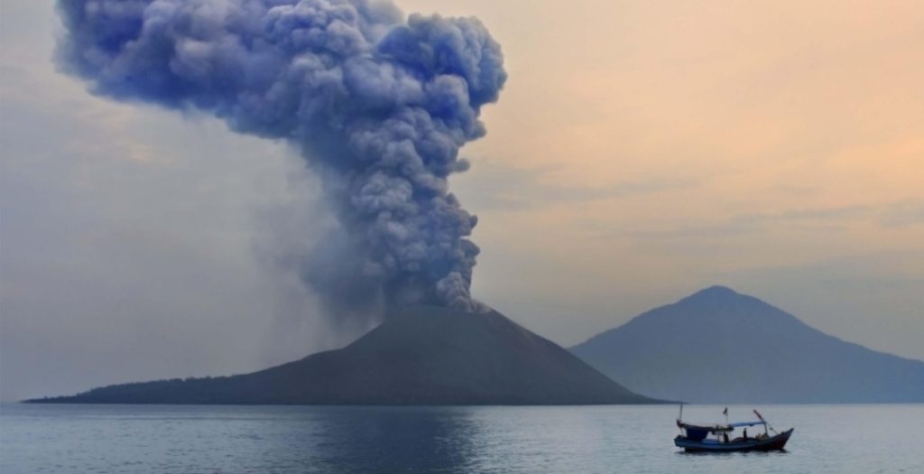 Pemerintah Imbau Publik Tak Sebarkan Informasi Tak Resmi soal Erupsi Gunung Anak Krakatau
